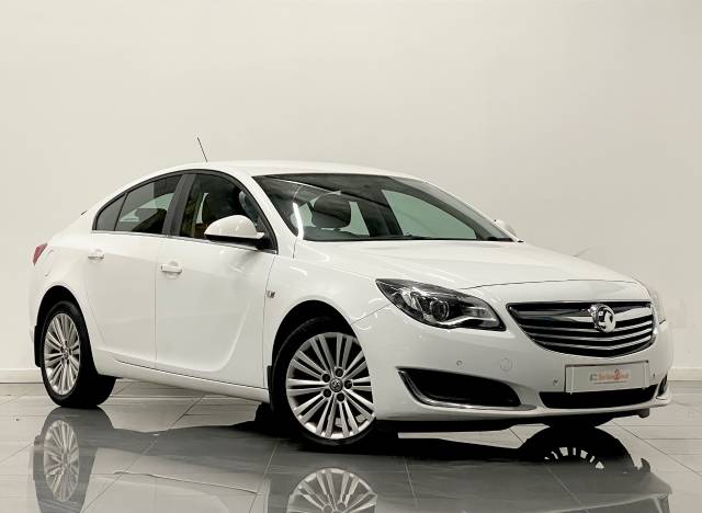 Vauxhall Insignia 2.0 CDTi ecoFLEX Energy 5dr [Start Stop] Hatchback Diesel White